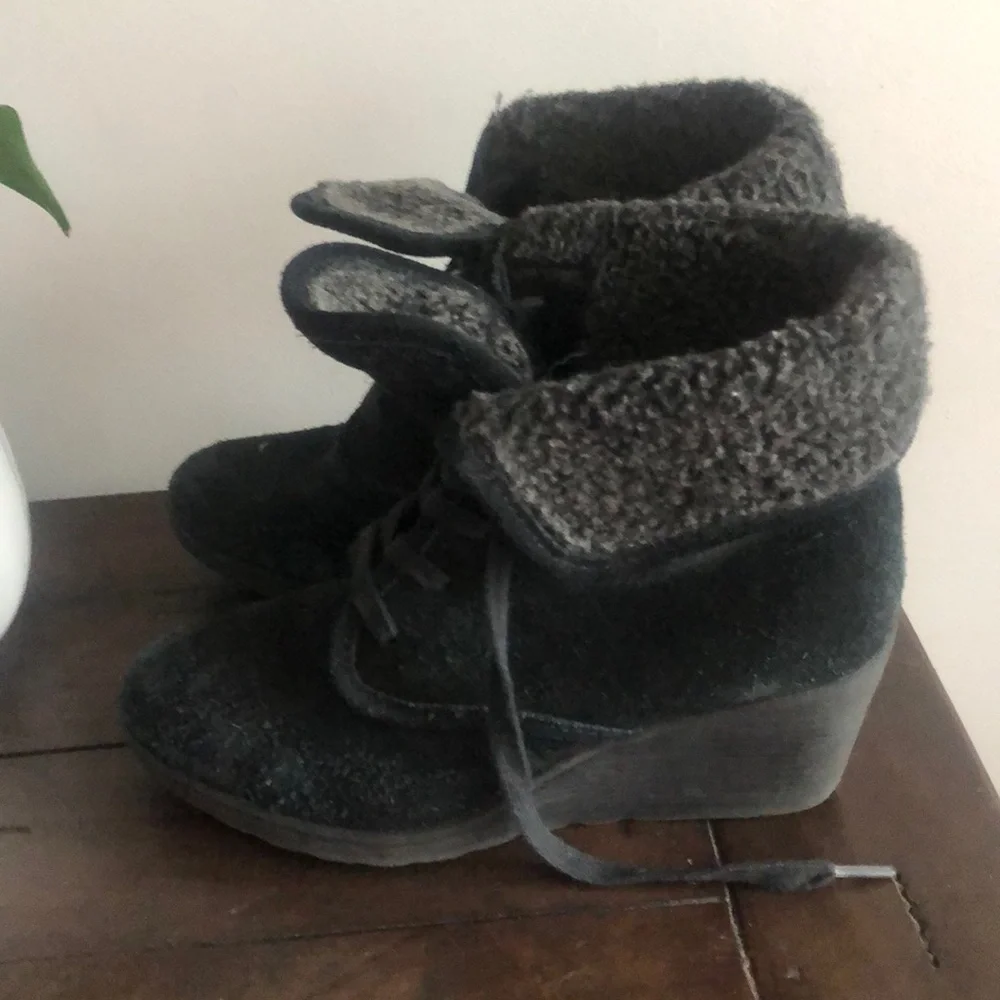 White mountain black suede KoKo boots